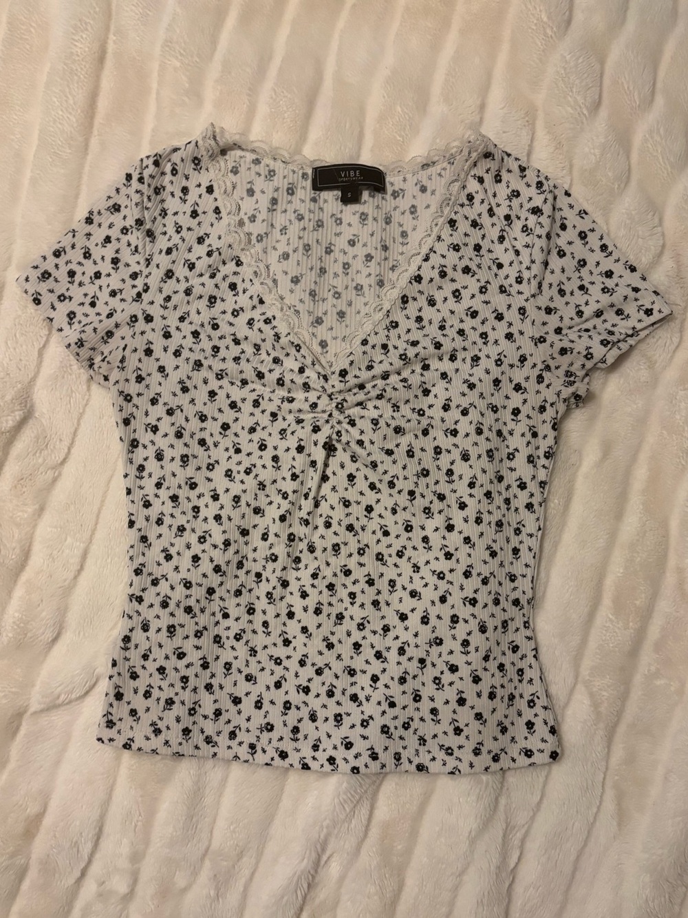 Vibe White Short-Sleeve V-Neck Floral Top